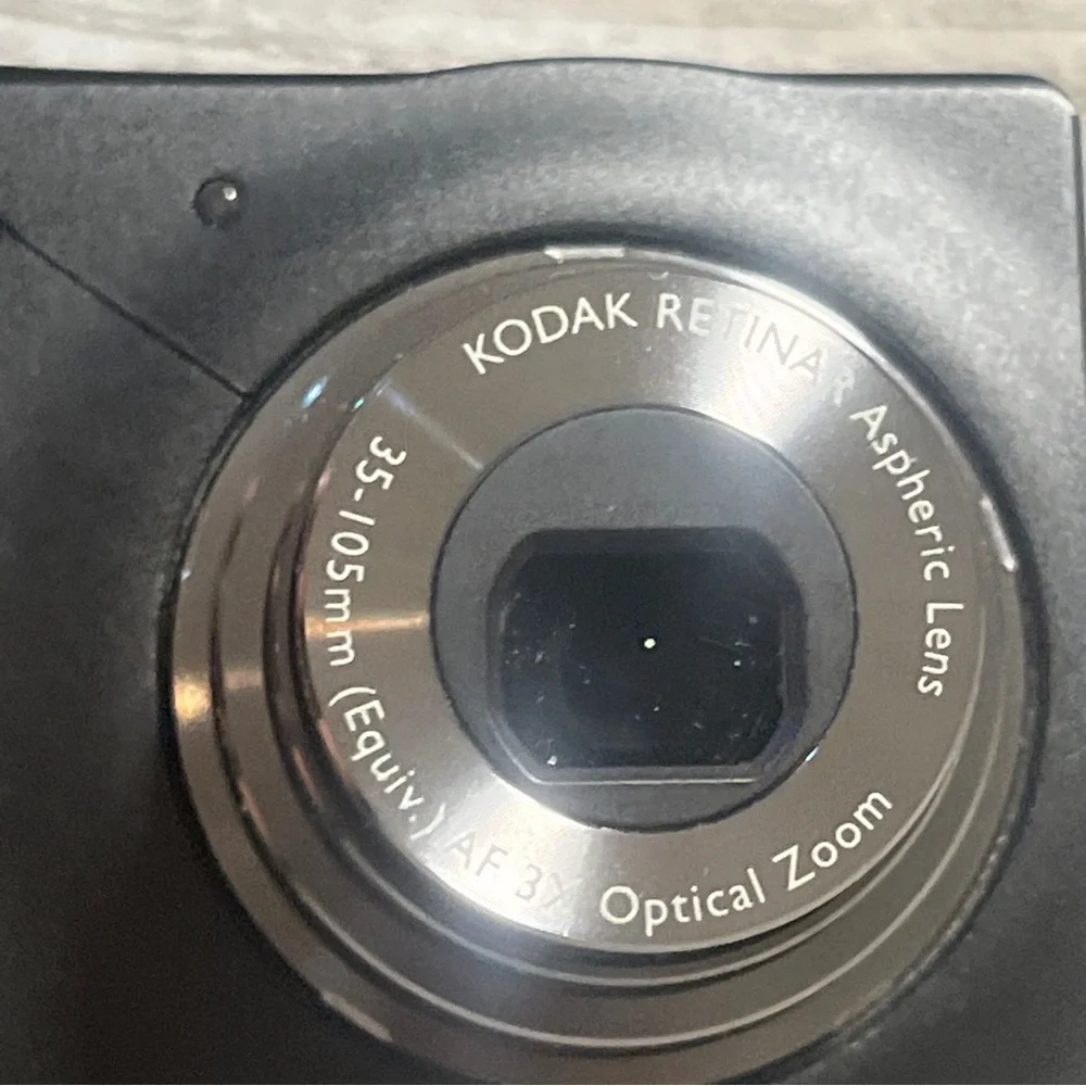 Kodak Black Digital Camera with Kastar Battery Charger - Picture 11 of 13